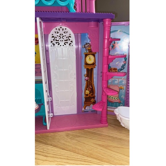 Pop-up foldable palace for Disney princess barbies - Picture 6 of 9